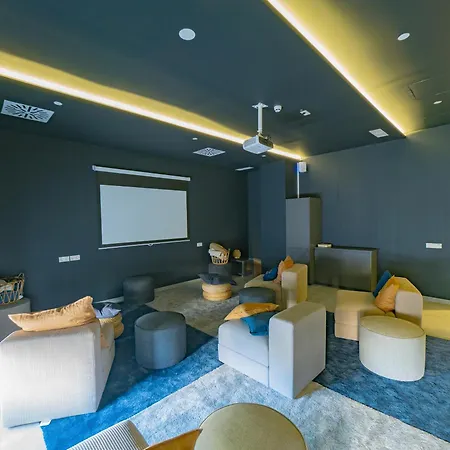 Cubo's Luxury Urban Sky 12